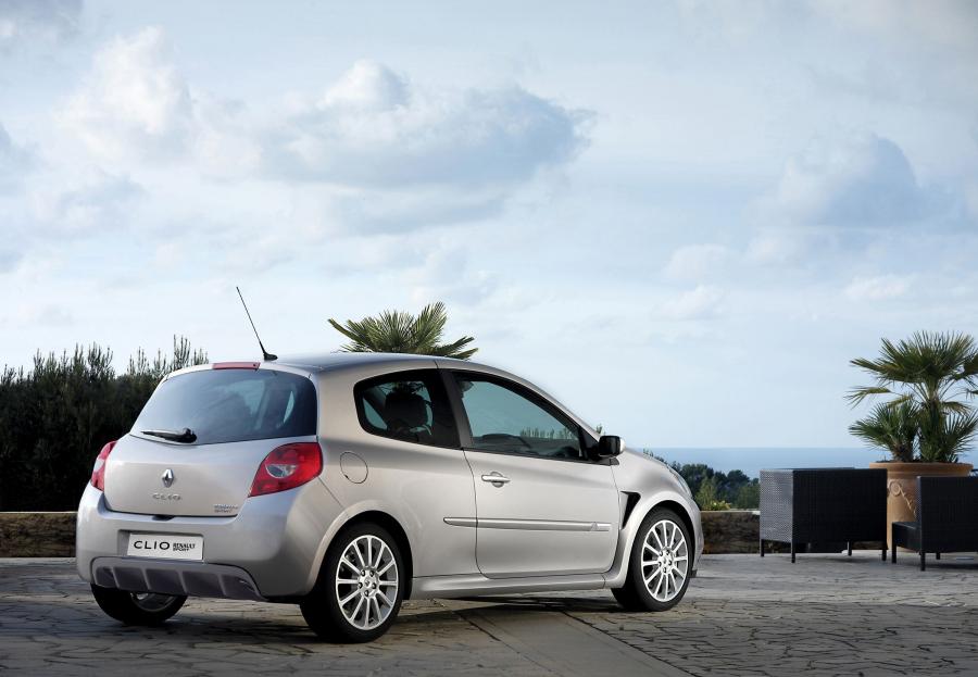  Renault Clio R.S. 2.0 16V 2006 года  (фото 124 из 125)
